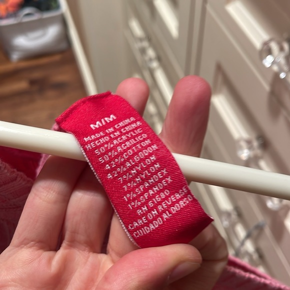 525 Pink Cableknit V Neck Sweater - Picture 3 of 3